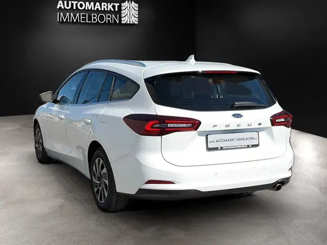 Ford Focus view 5