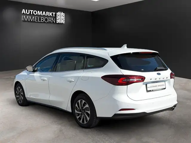 Ford Focus view 6