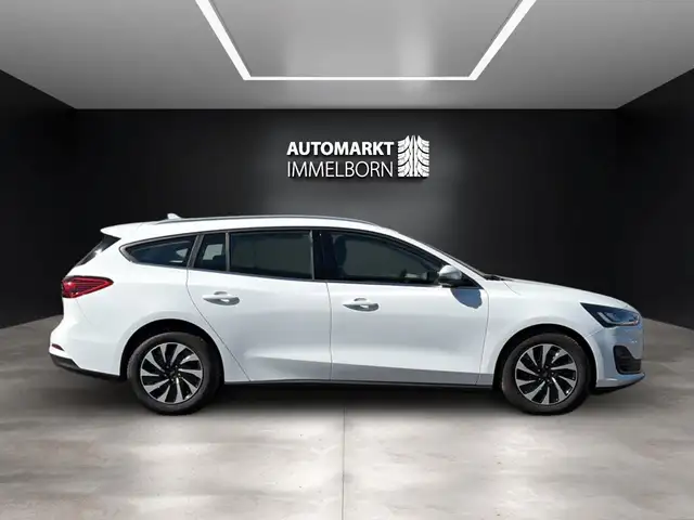 Ford Focus view 11