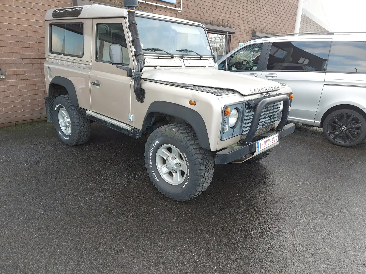Land Rover Defender 2.5 Td5 Beżowy - 1