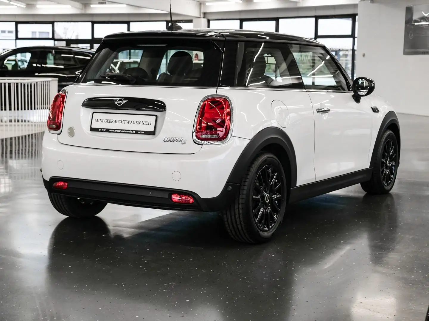 MINI Cooper SE Classic Trim Aut Nav LED Driveas PDChi Weiß - 2