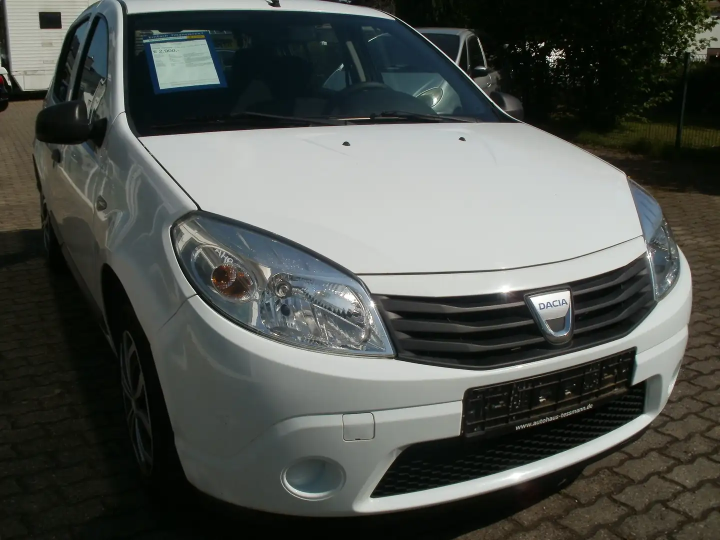 Dacia Sandero 1.2 16V eco2, Tüv neu, Klima ,Servo Weiß - 1