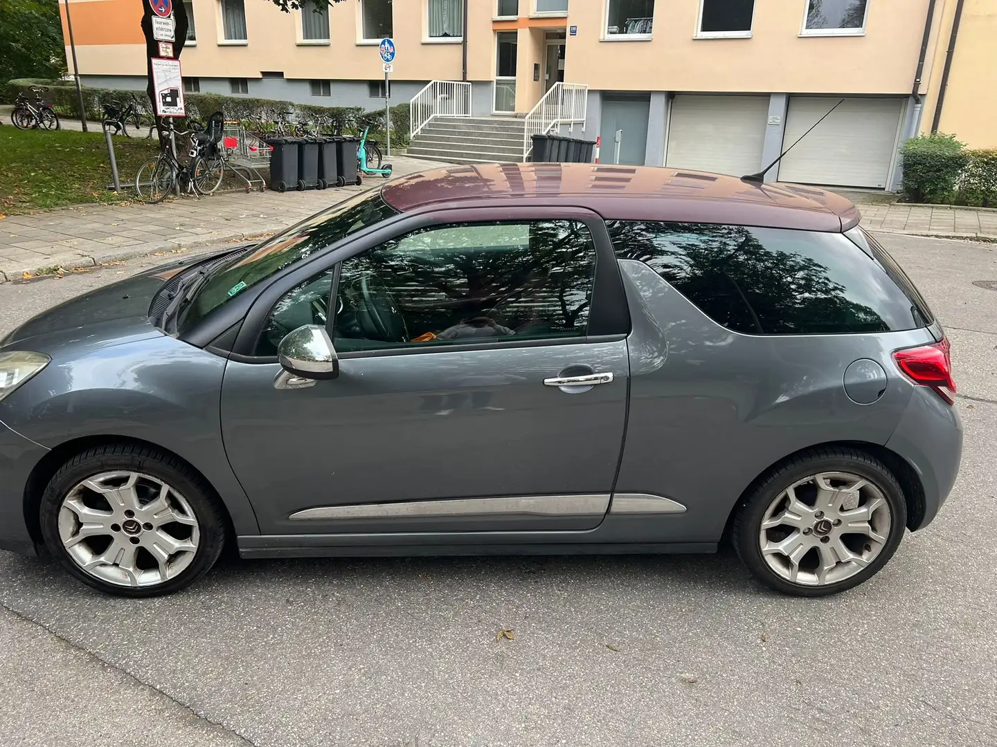 Citroen DS3 DS3 HDi 90 FAP (99g) SoChic Silber - 2