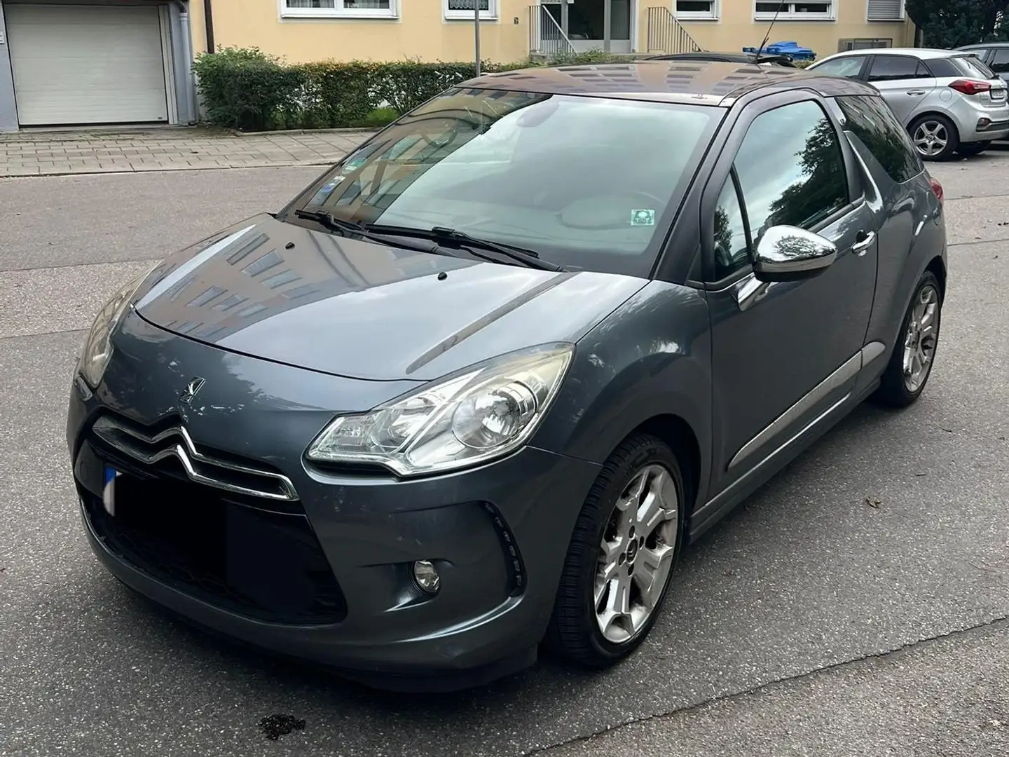 Citroen DS3 DS3 HDi 90 FAP (99g) SoChic Silber - 1