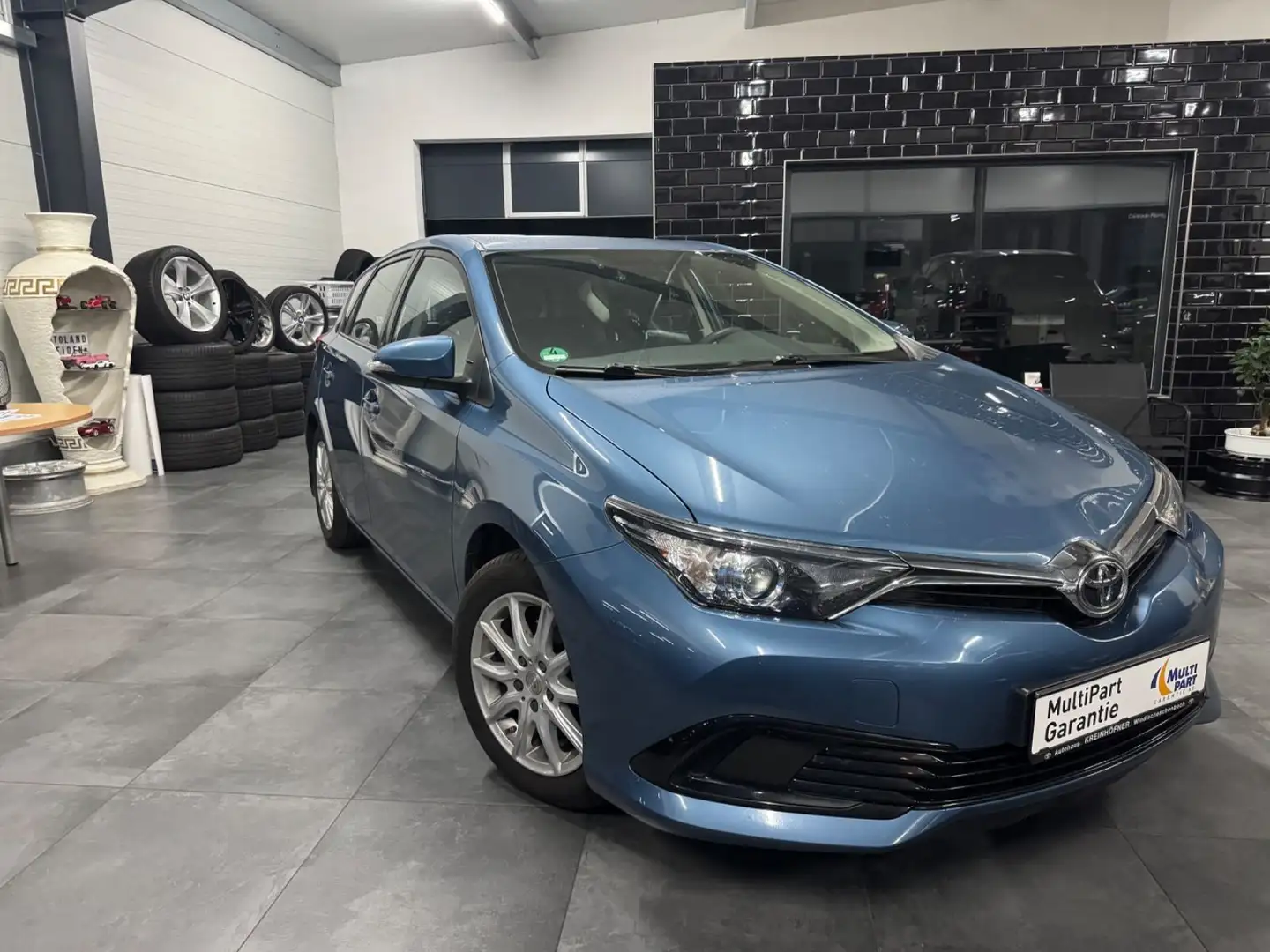 Toyota Auris Cool Blue - 1