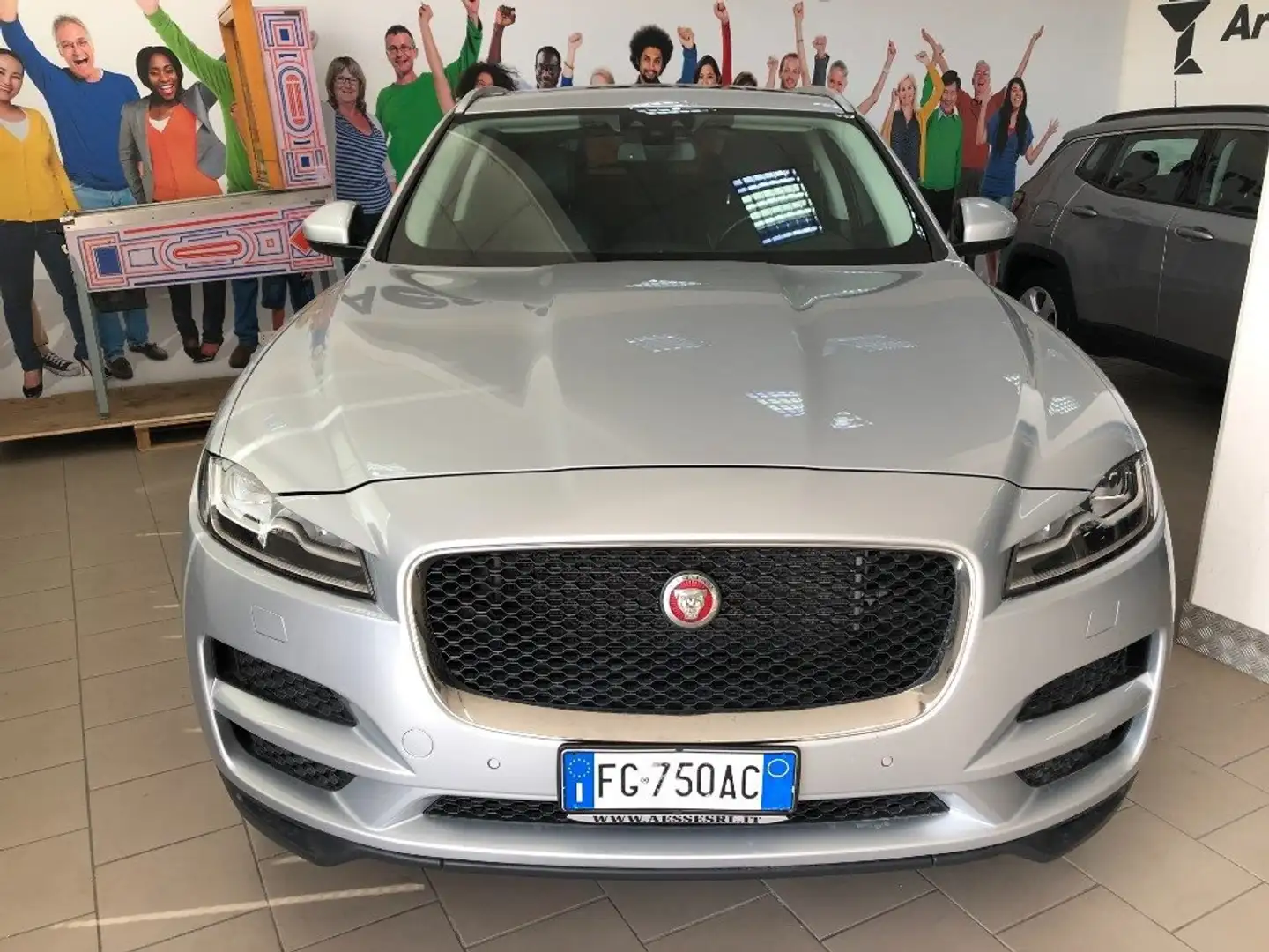 Jaguar F-Pace 2.0 D 180 CV AWD aut. Prestige Grau - 2