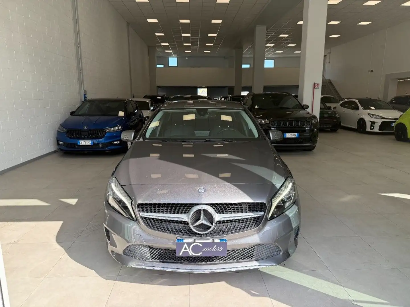 Mercedes-Benz A 180 d Sport Grau - 1
