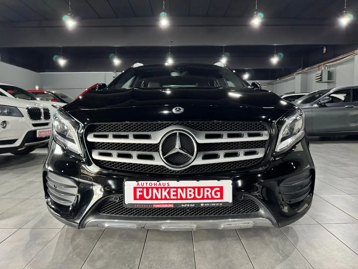 Mercedes-Benz GLA 180 AMG AUT/LEDER/NAVI/LED Nero - 2