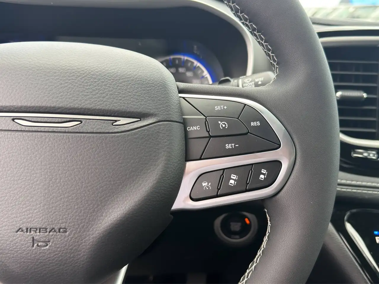 Chrysler Pacifica снимка Chrysler Pacifica