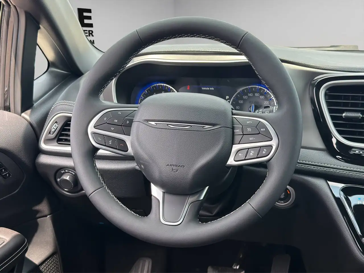 Chrysler Pacifica снимка Chrysler Pacifica