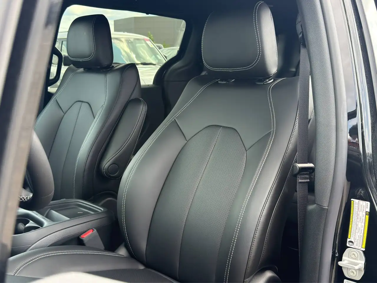 Chrysler Pacifica снимка Chrysler Pacifica