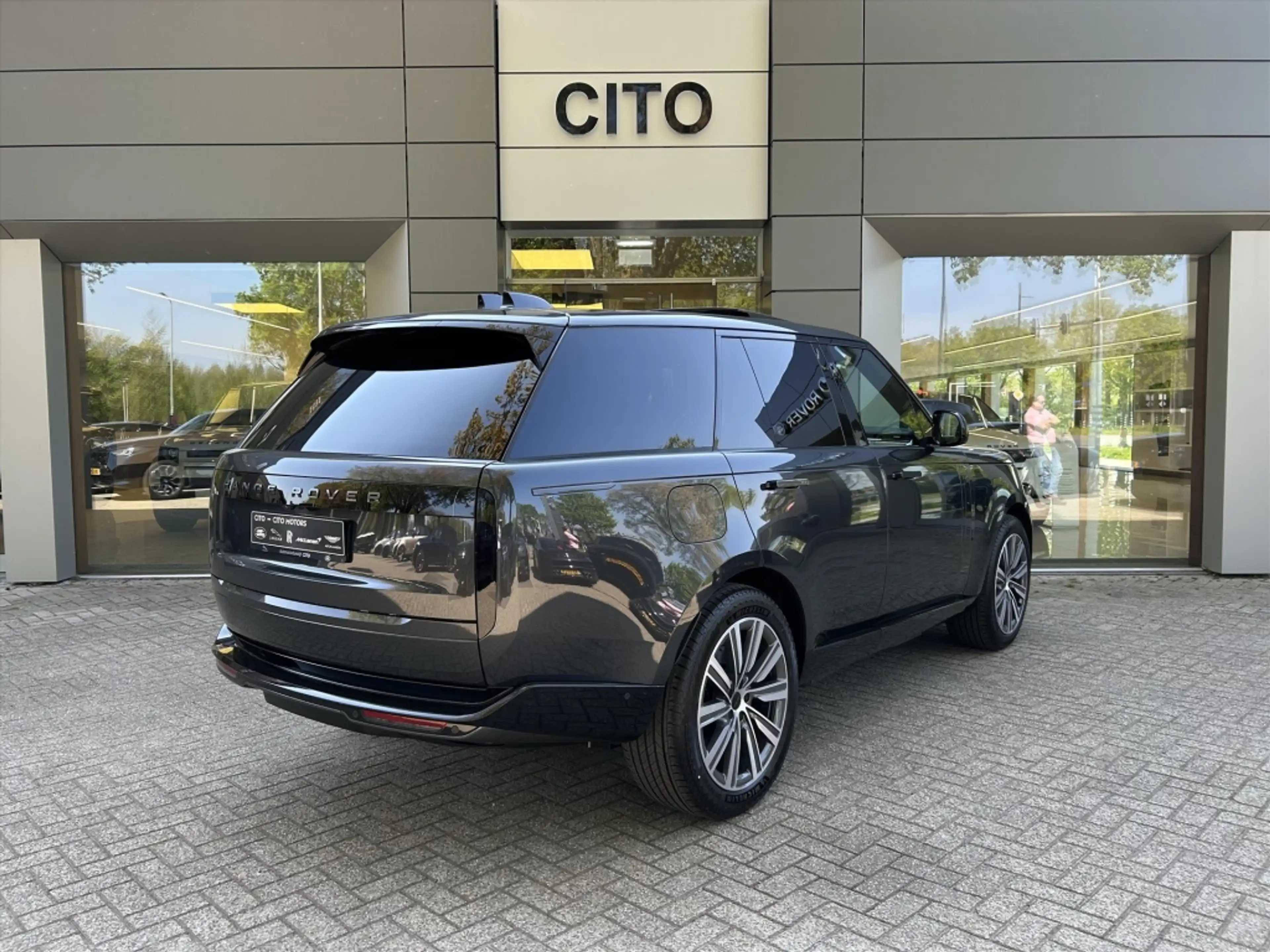 Land Rover Range Rover P550e PHEV AWD Autobiography — photo 3