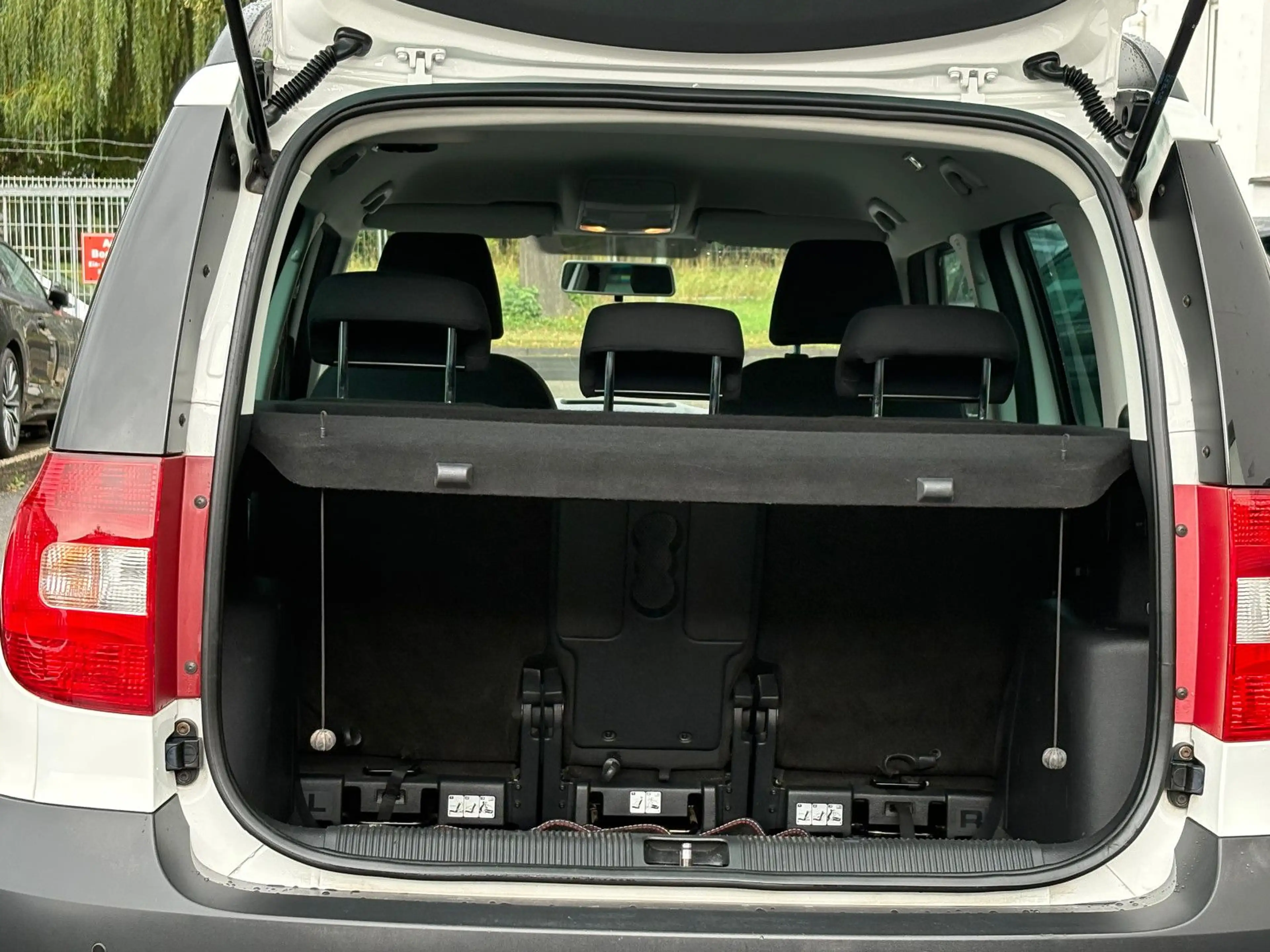 Skoda Yeti Active Plus Edition PDC SHZ KETTE&TÜV NEU! — photo 10