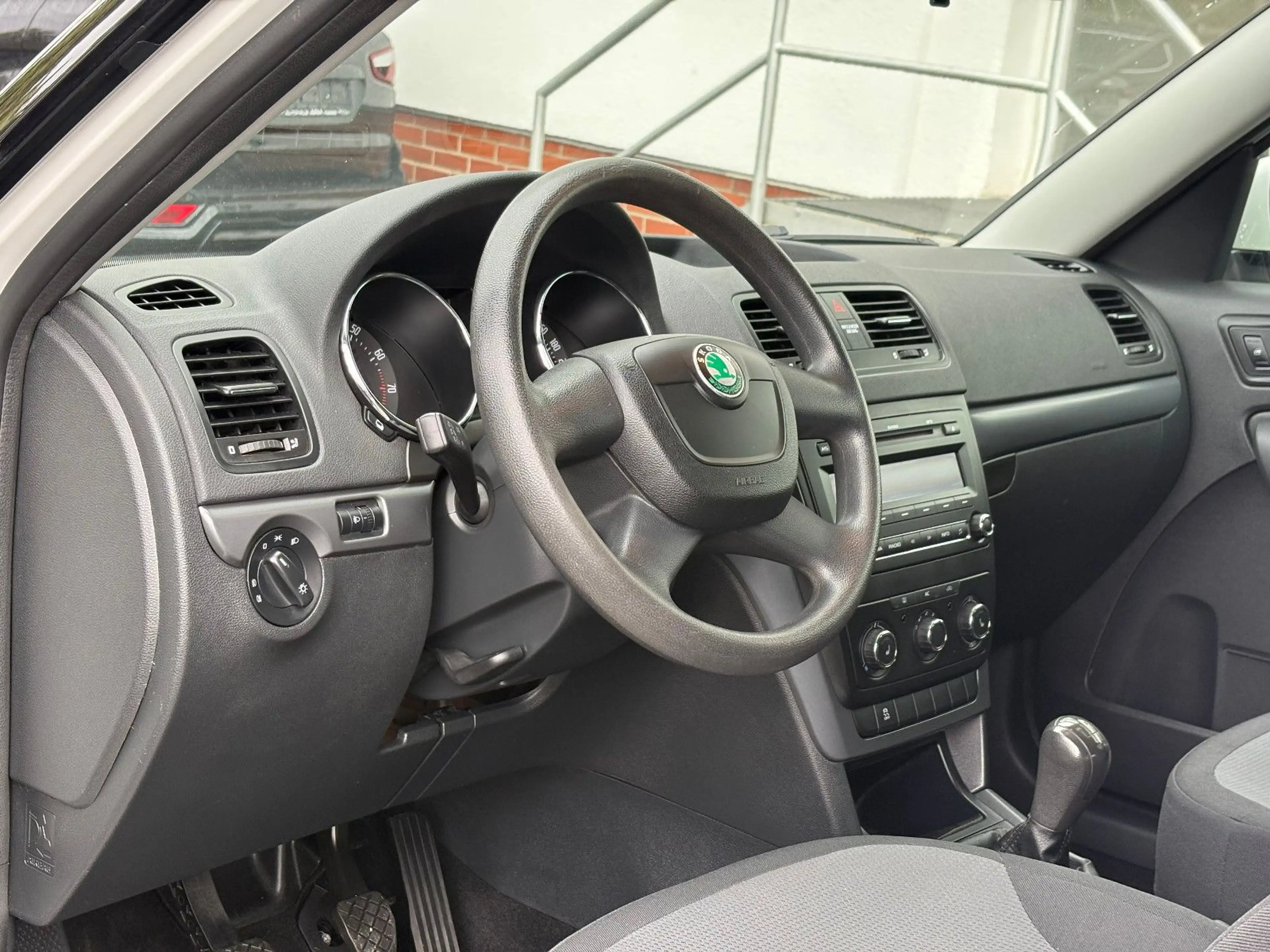 Skoda Yeti Active Plus Edition PDC SHZ KETTE&TÜV NEU! — photo 12