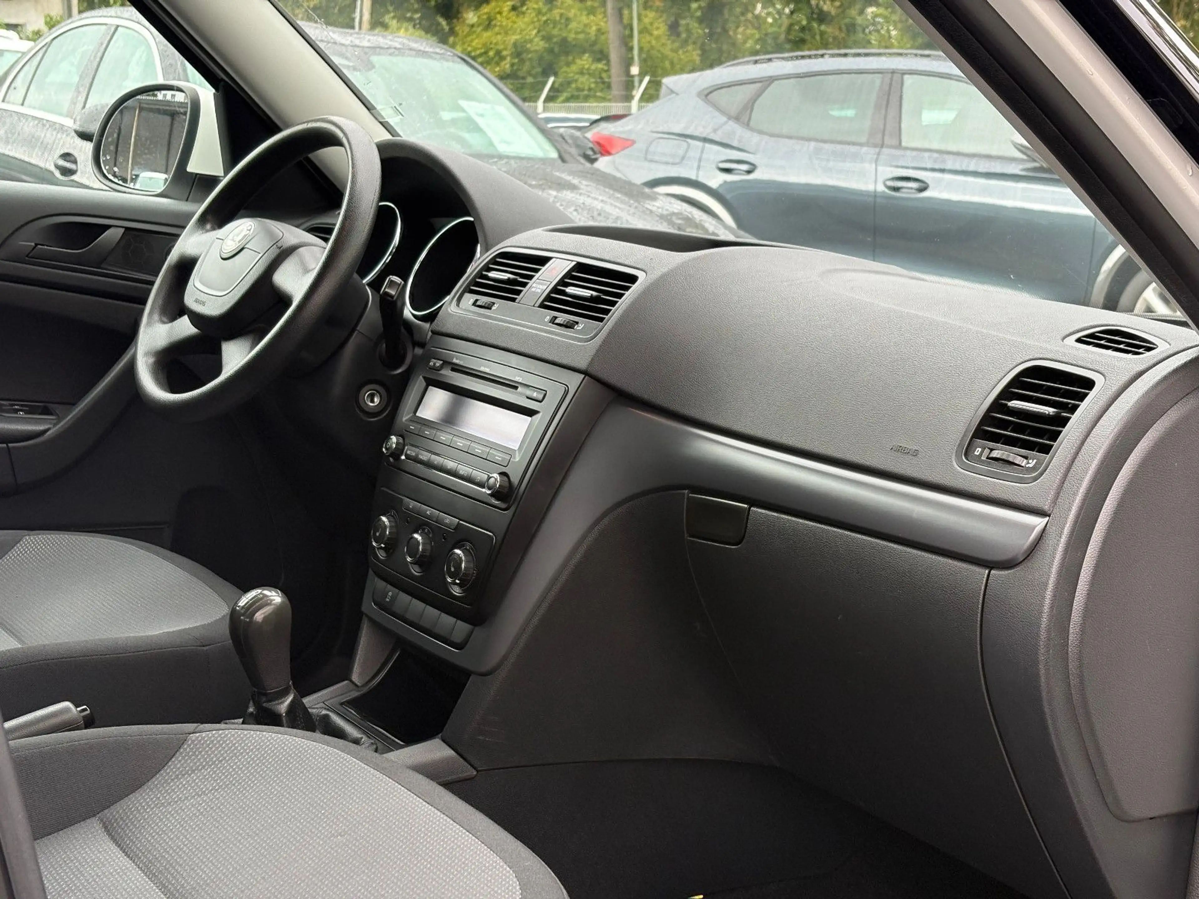 Skoda Yeti Active Plus Edition PDC SHZ KETTE&TÜV NEU! — photo 11