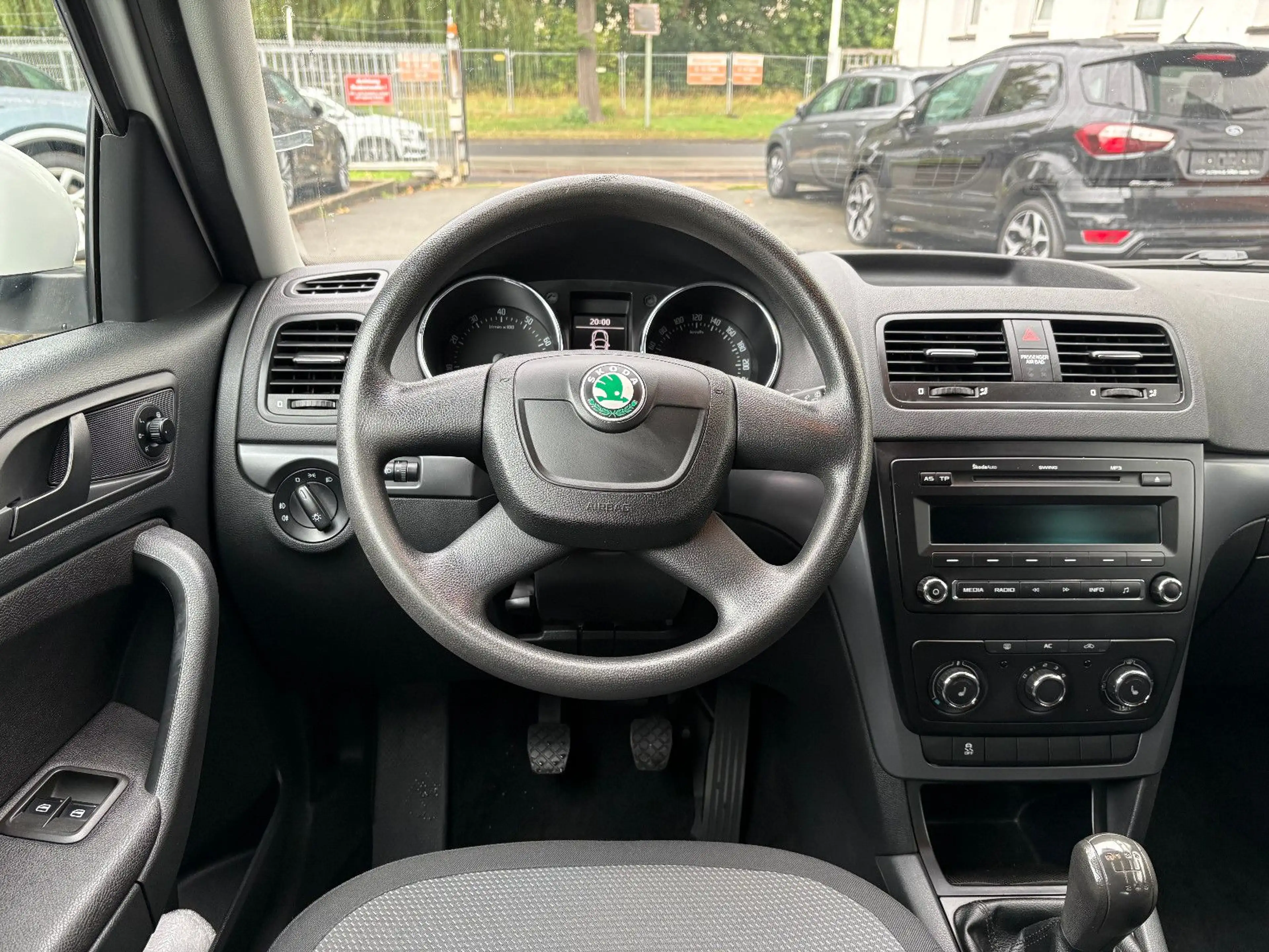 Skoda Yeti Active Plus Edition PDC SHZ KETTE&TÜV NEU! — photo 14