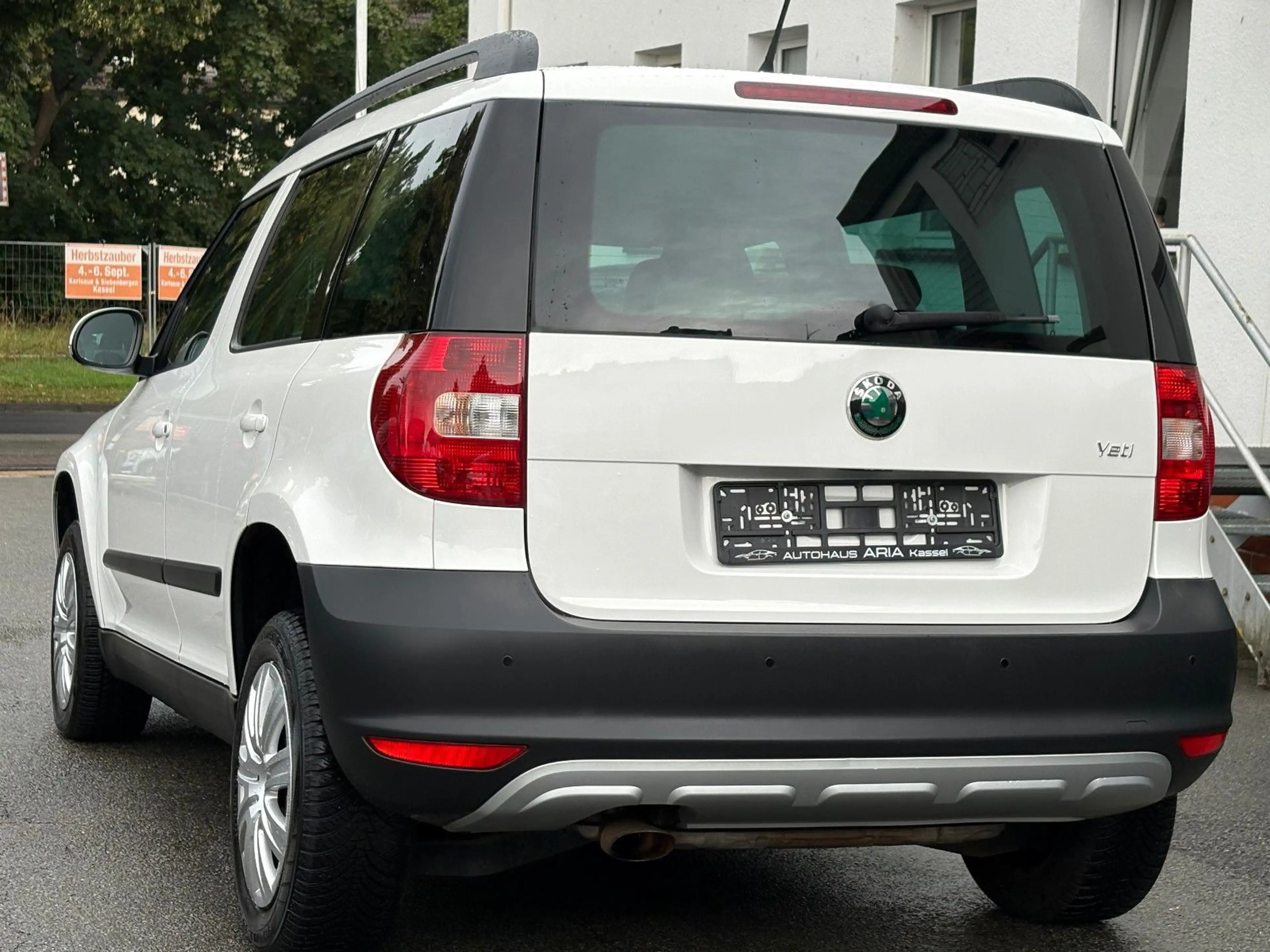 Skoda Yeti Active Plus Edition PDC SHZ KETTE&TÜV NEU! — photo 7