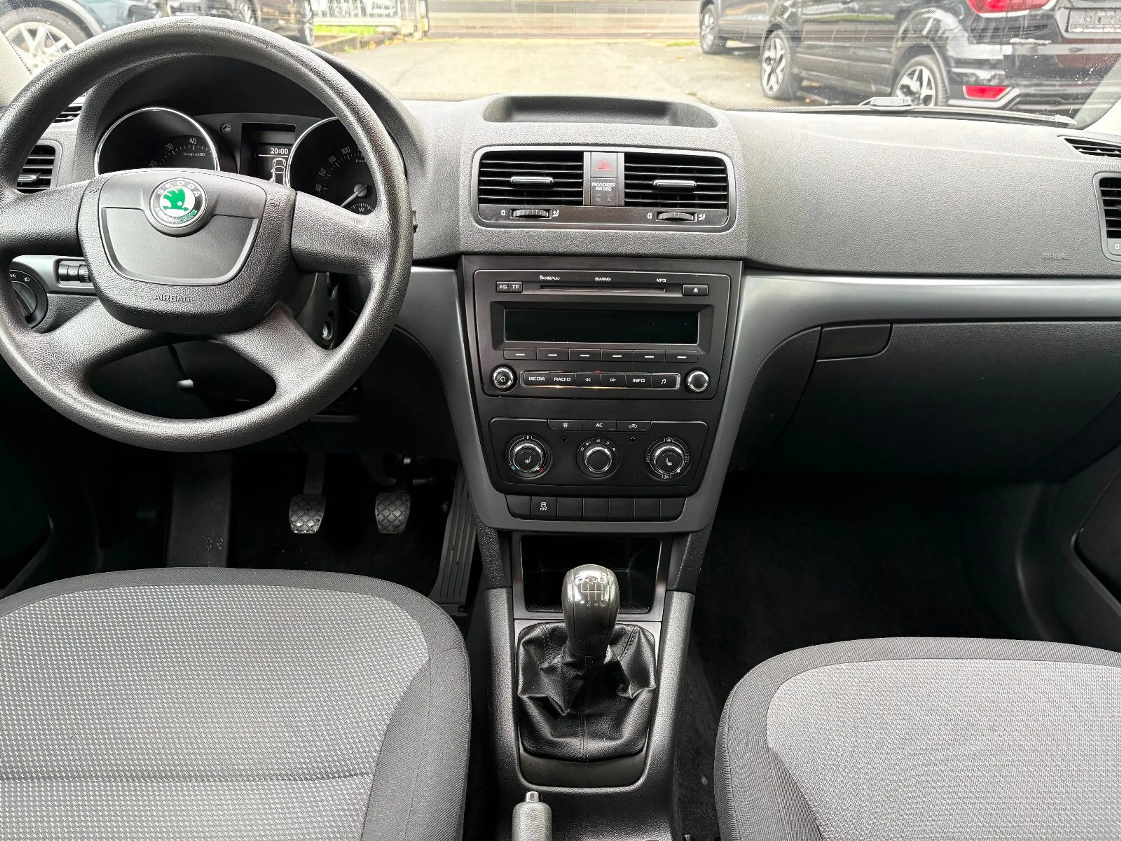 Skoda Yeti Active Plus Edition PDC SHZ KETTE&TÜV NEU! — photo 15