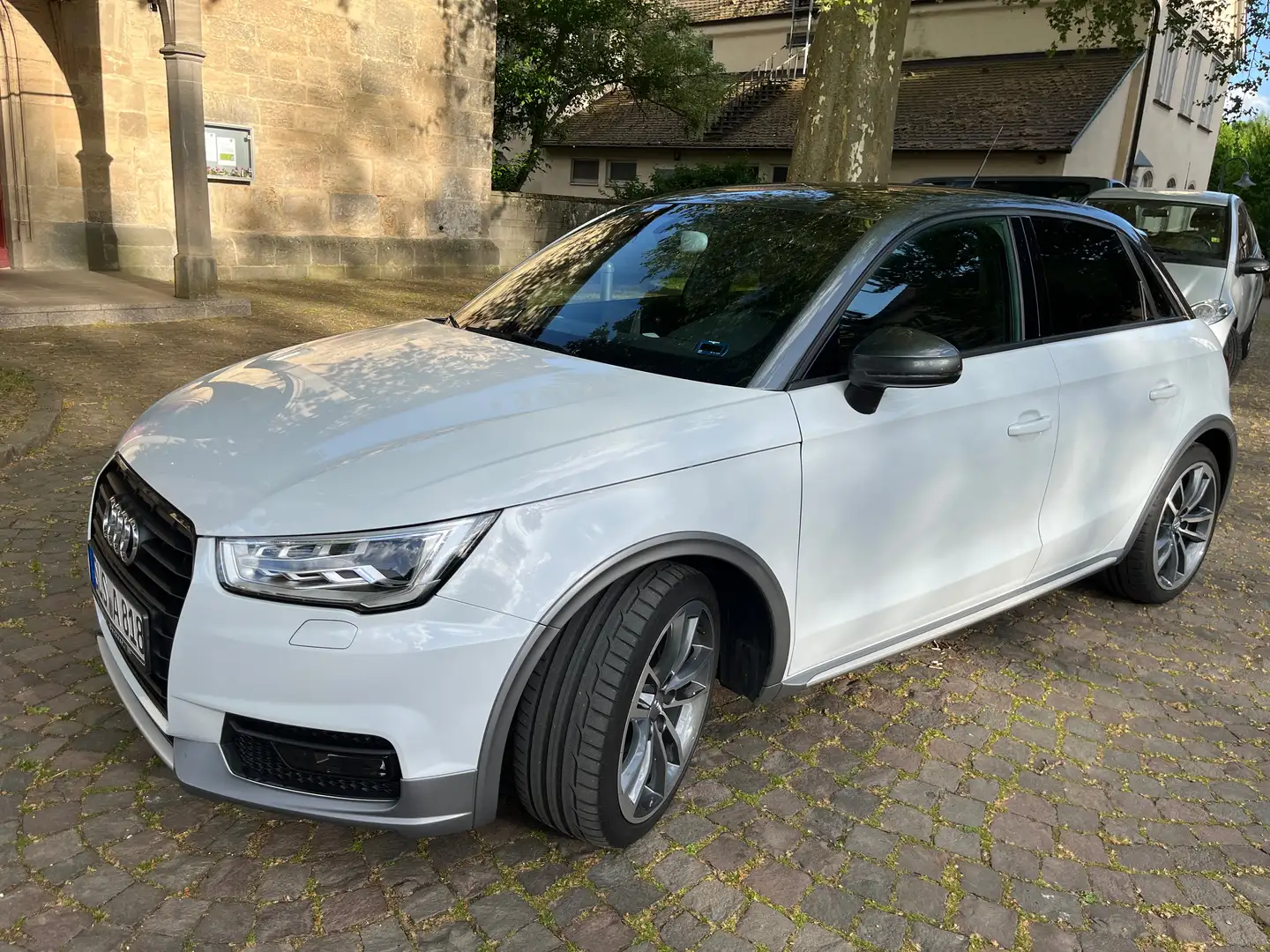 Audi A1 A1 1.0 TFSI ultra Sportbackdesign Weiß - 2