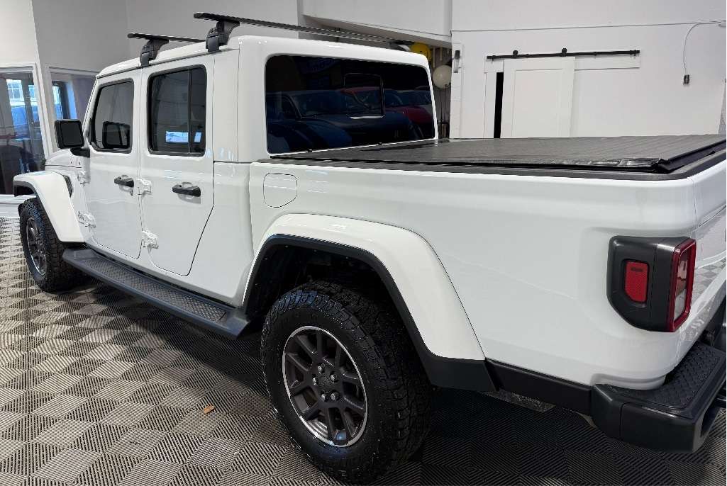 2021 Jeep Gladiator Overland, Leather, Painted Hard Top, One Owner! — снимка 3