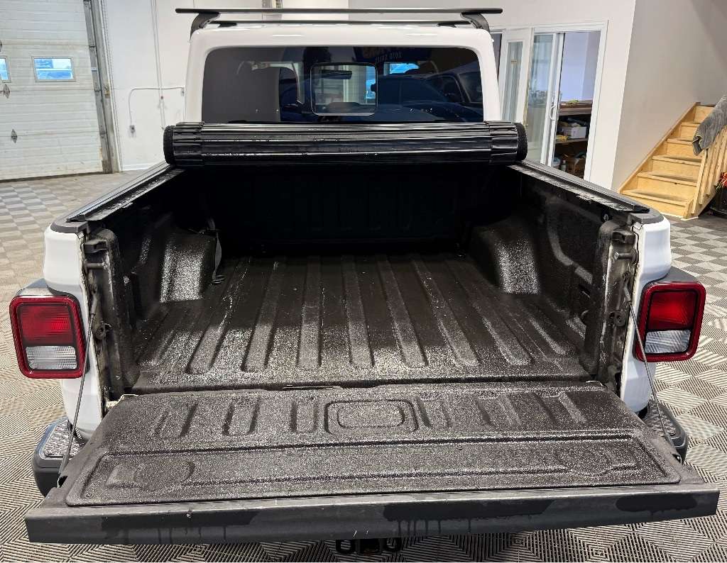 2021 Jeep Gladiator Overland, Leather, Painted Hard Top, One Owner! — снимка 5
