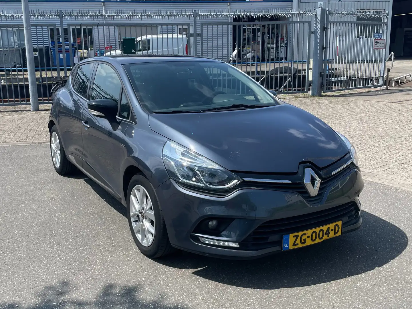Renault Clio Clio 0.9 TCe Limited Grijs - 1