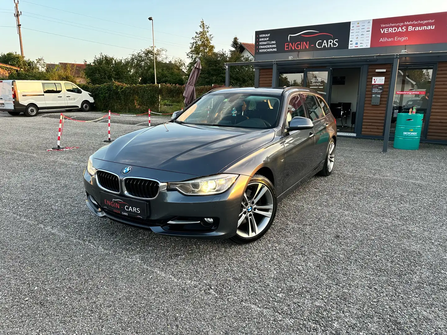 BMW 330 330d xDrive Touring Aut. SPORT Grigio - 1