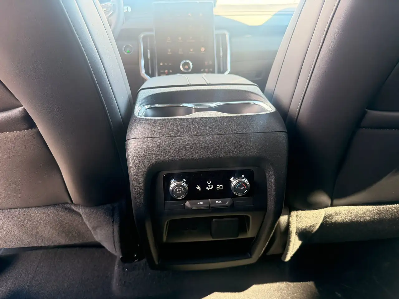 GMC Acadia снимка GMC Acadia