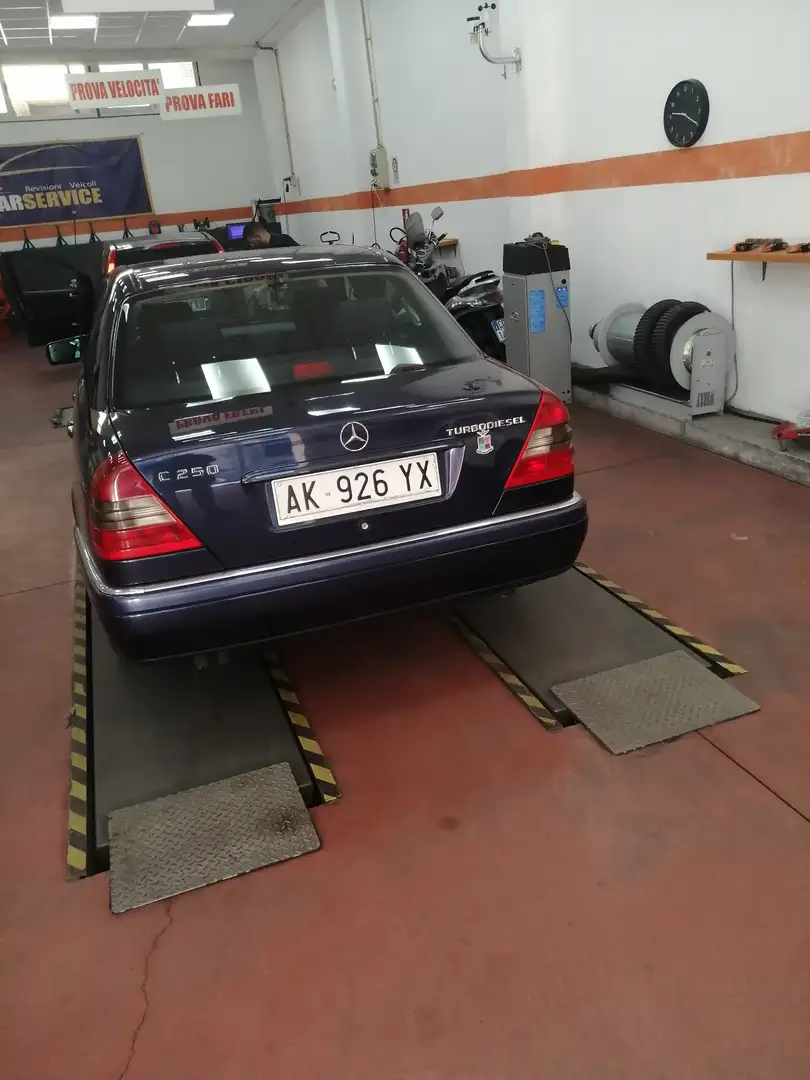 Mercedes-Benz C 250 td Elegance Blu/Azzurro - 2