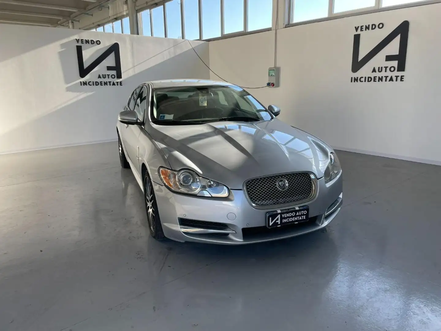 Jaguar XF 3.0 D V6 240CV LUXURY CAMBIO AUTOMATICO Grigio - 1
