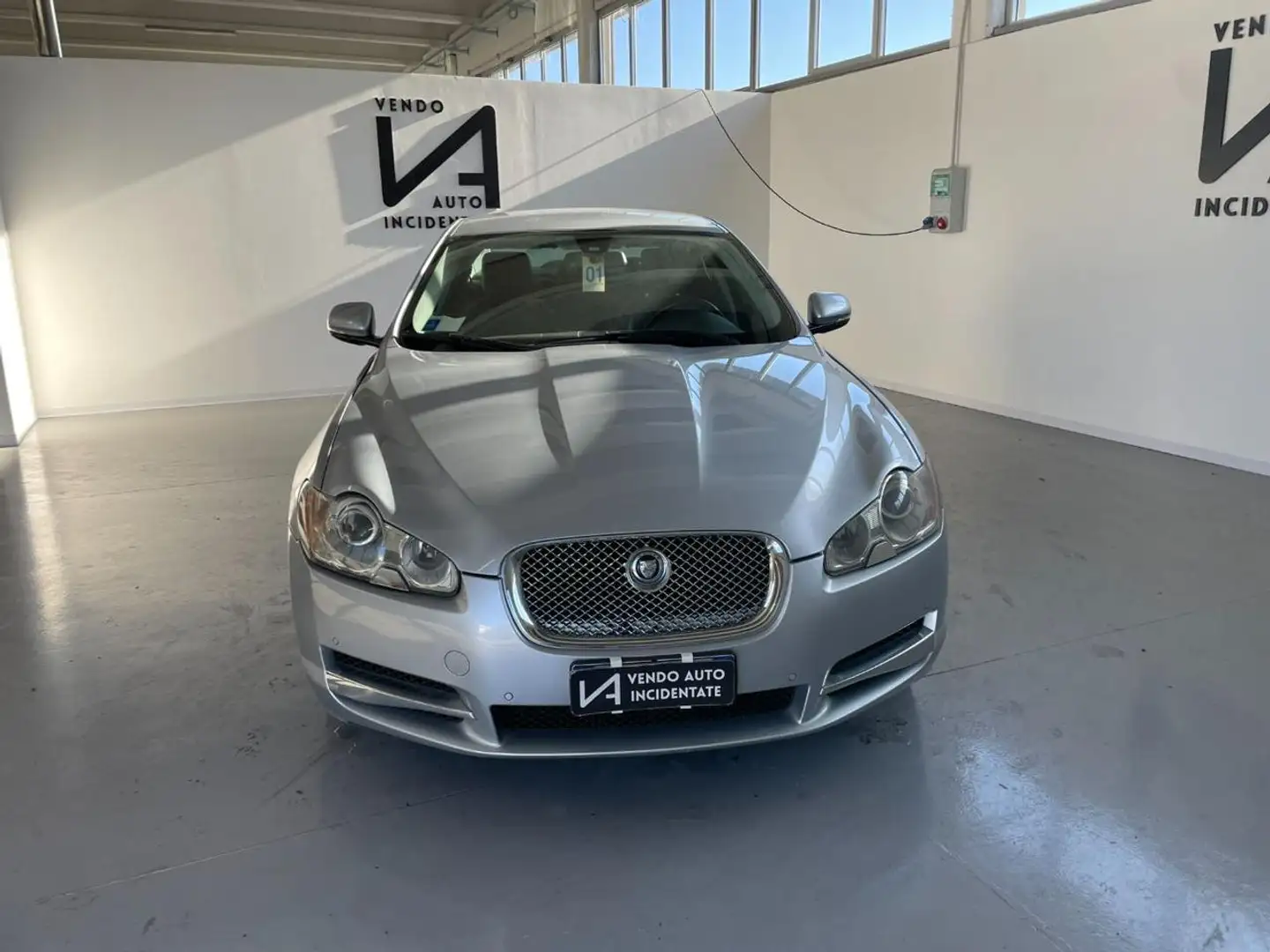 Jaguar XF 3.0 D V6 240CV LUXURY CAMBIO AUTOMATICO Grigio - 2