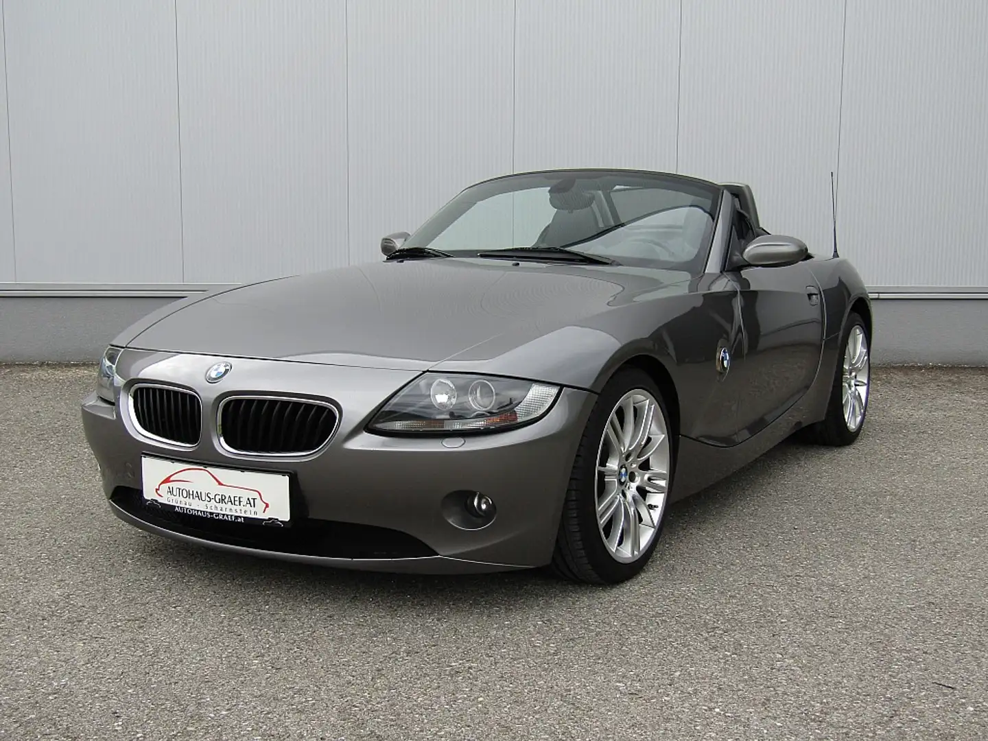 BMW Z4 2,2i Grau - 1