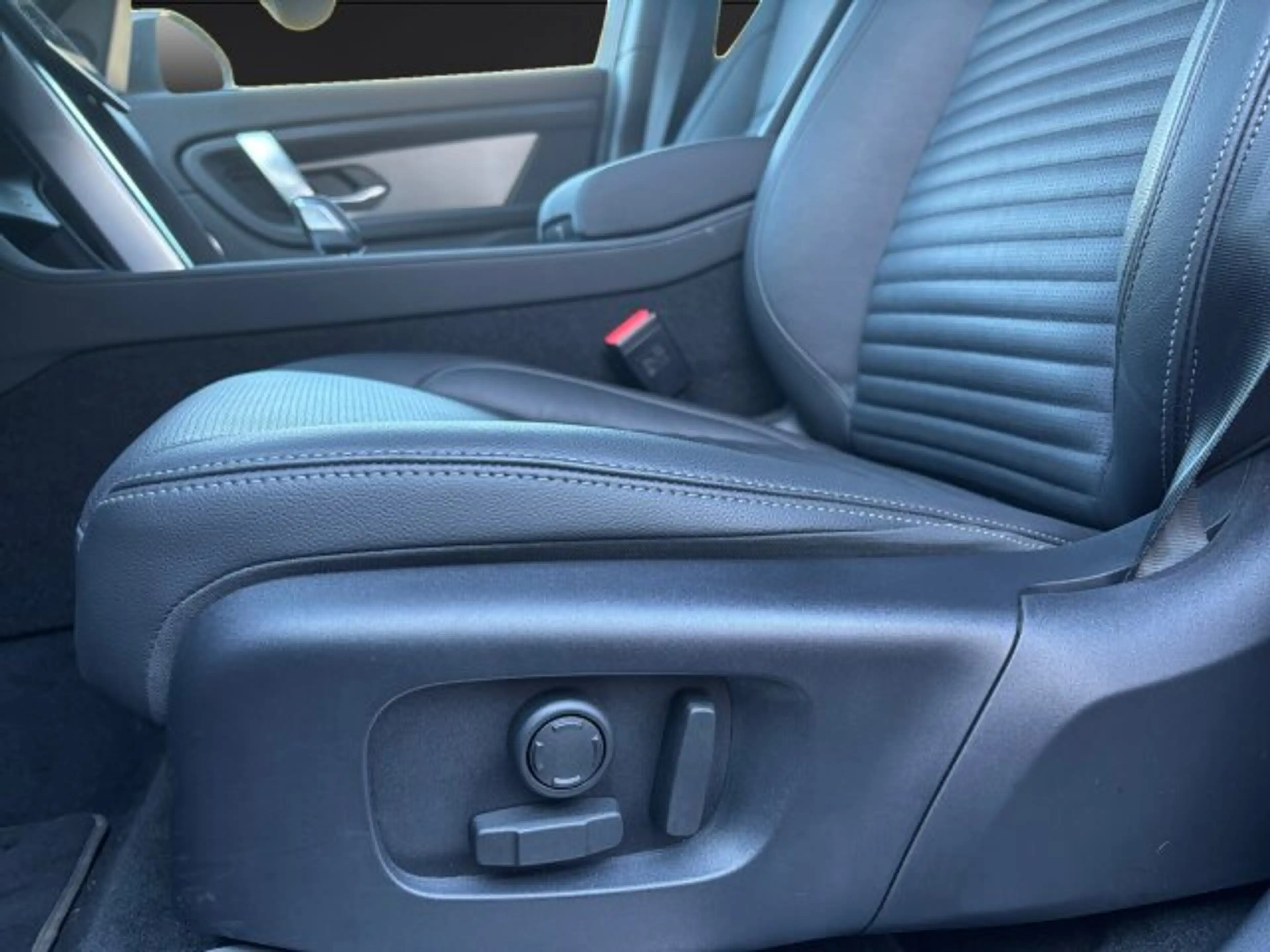 Land Rover Discovery Sport (SI) Mild-Hybrid Dynamic SE (NDH verk. Kindervater) — photo 14