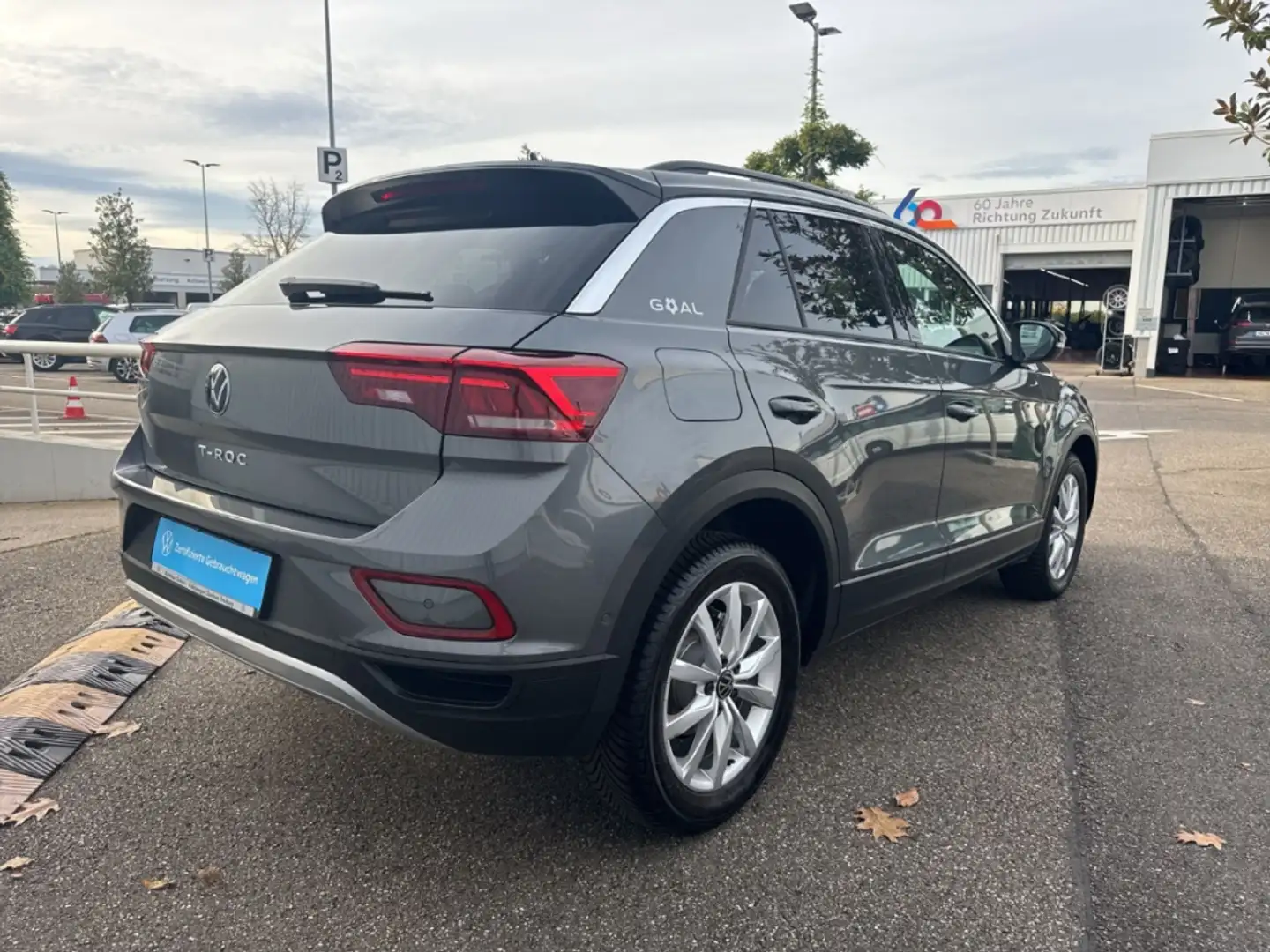 Volkswagen T-Roc Goal 2.0 TDI DSG AHK inkl. Alu-Winterräder Grau - 2