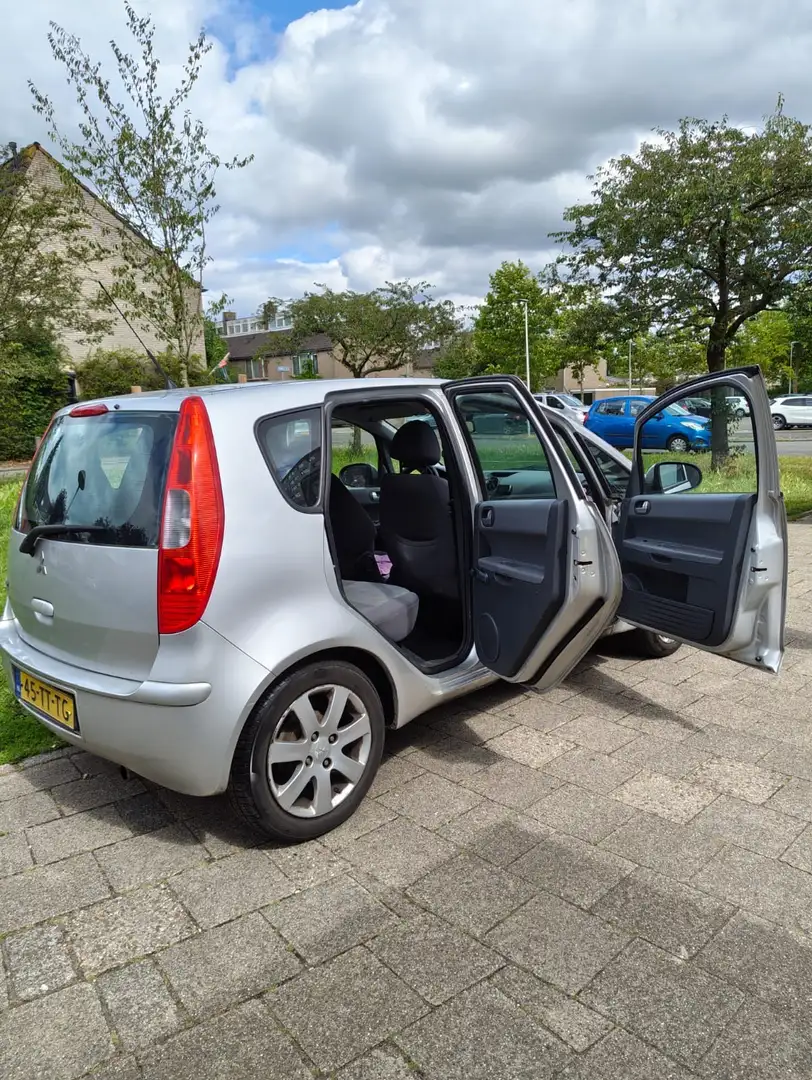 Mitsubishi Colt 1.3 Invite Grau - 2