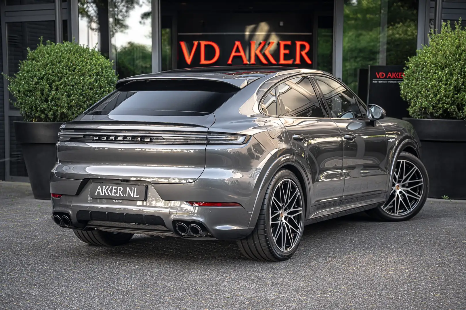 Porsche Cayenne Coupé E-Hybrid SportDesign Luchtvering | Trekhaak Grijs - 2