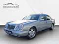 Mercedes-Benz E 230 Avantgarde Lim. Aut. 1.HAND/XENON/NAVI/GSD Silber - thumbnail 1