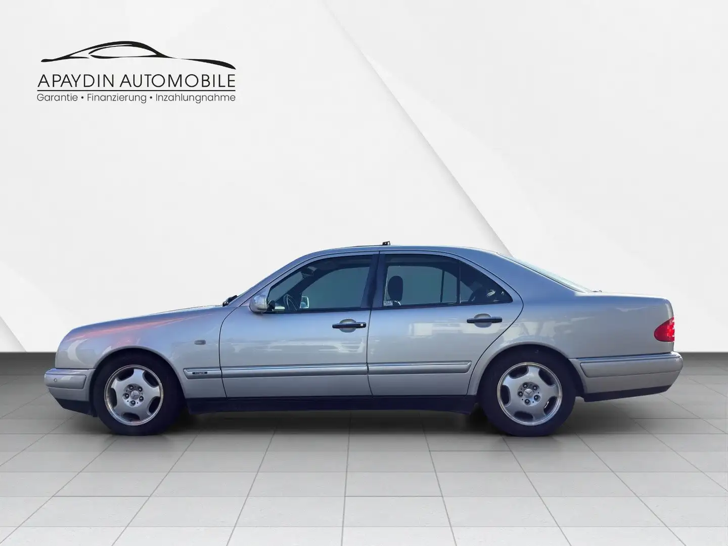 Mercedes-Benz E 230 Avantgarde Lim. Aut. 1.HAND/XENON/NAVI/GSD Silber - 2
