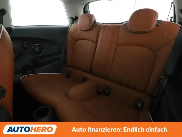 Mini Hatch view 14