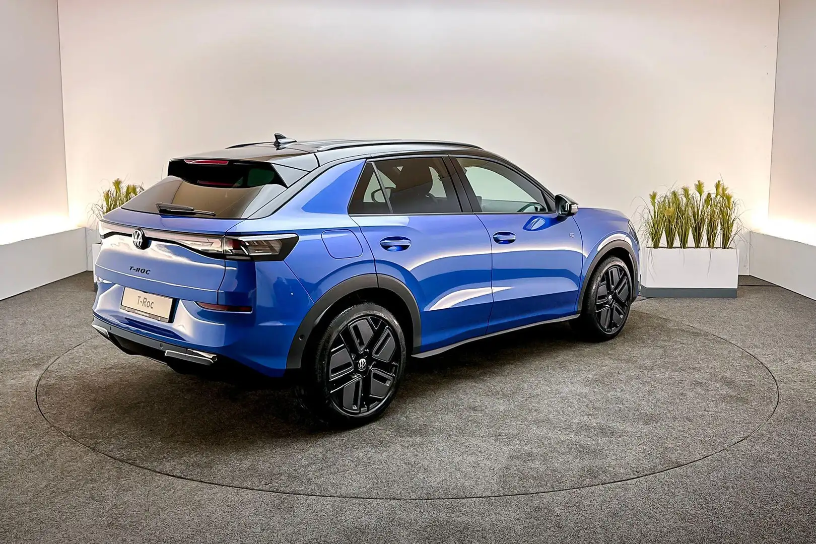 Volkswagen T-Roc R-Line First Edition 1.5 eTSI DSG Blauw - 2