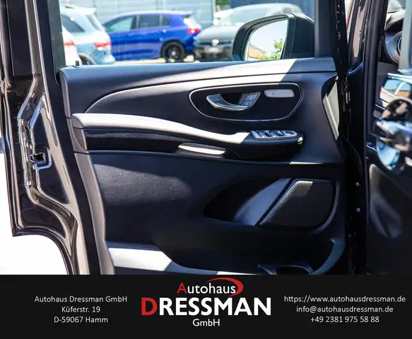 Mercedes-Benz V-Class view 9