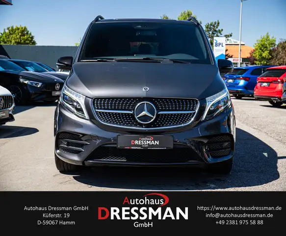 Mercedes-Benz V-Class view 2