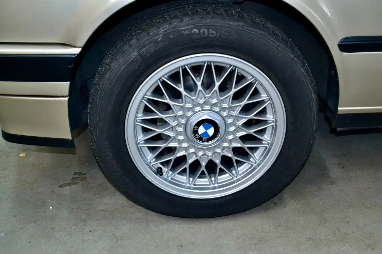 BMW 320 i Autom. H-Kennzeichen 1. Hand 25% Sperre SSD, foto 11