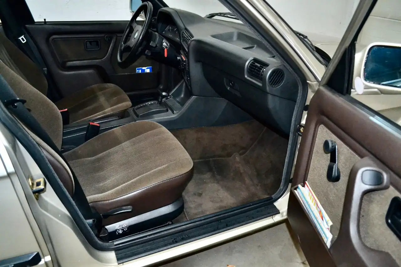 BMW 320 i Autom. H-Kennzeichen 1. Hand 25% Sperre SSD, foto 9