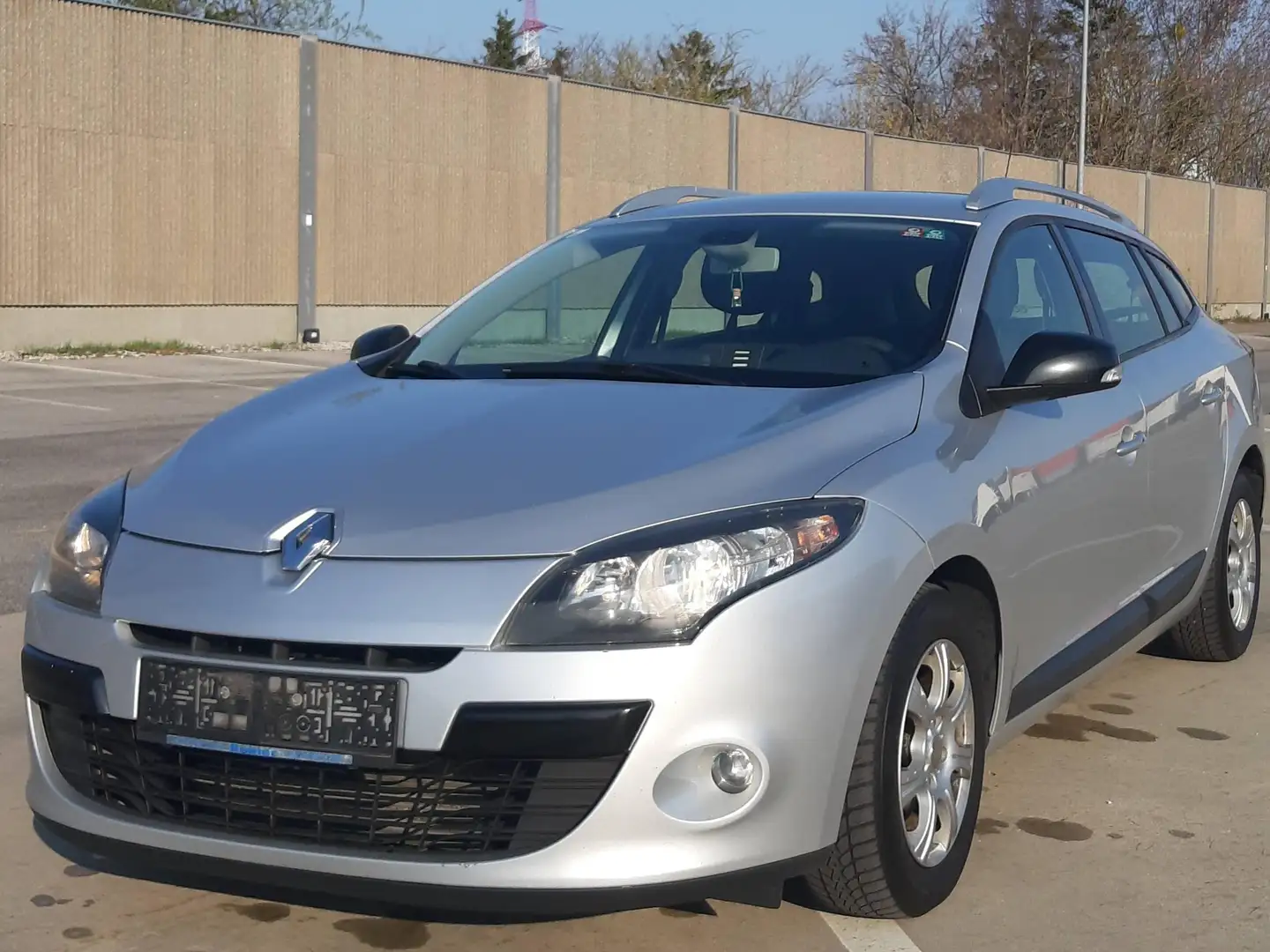 Renault Megane Mégane Grandtour TomTom dCi Low Emission 110 DPF TomTom Silber - 1