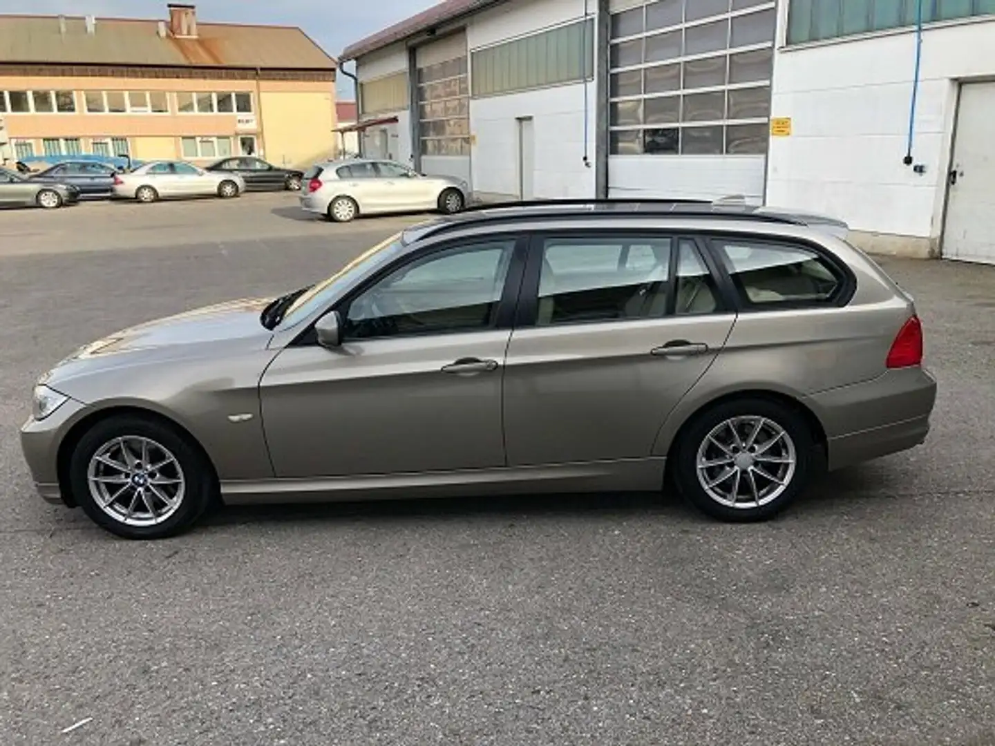 BMW 320 320d DPF Touring Beżowy - 2