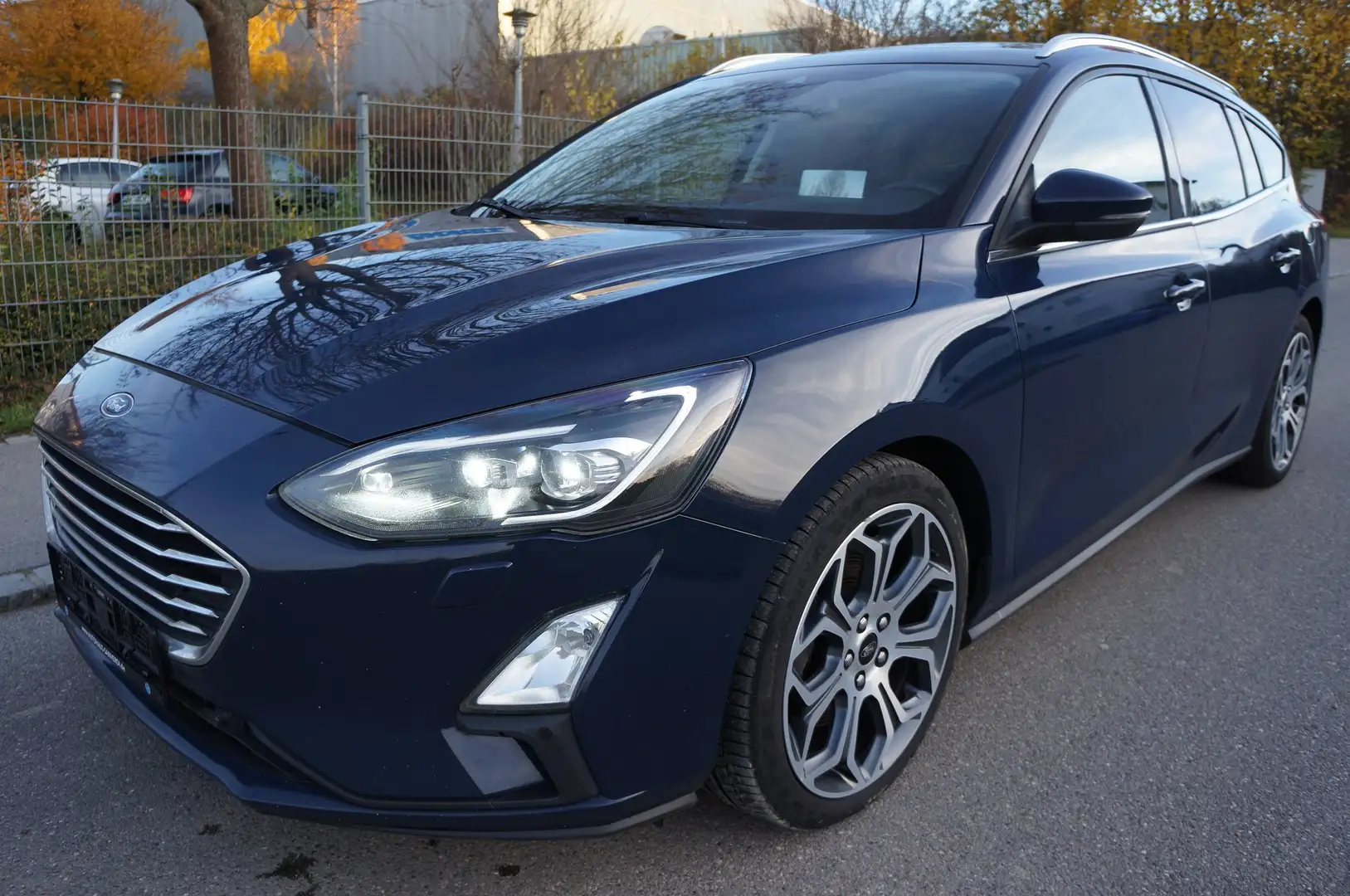 Ford Focus TITANIUM**8G**NAVI=PANORAMA=HEADUP=LED=STHZ=E6 Blau - 1