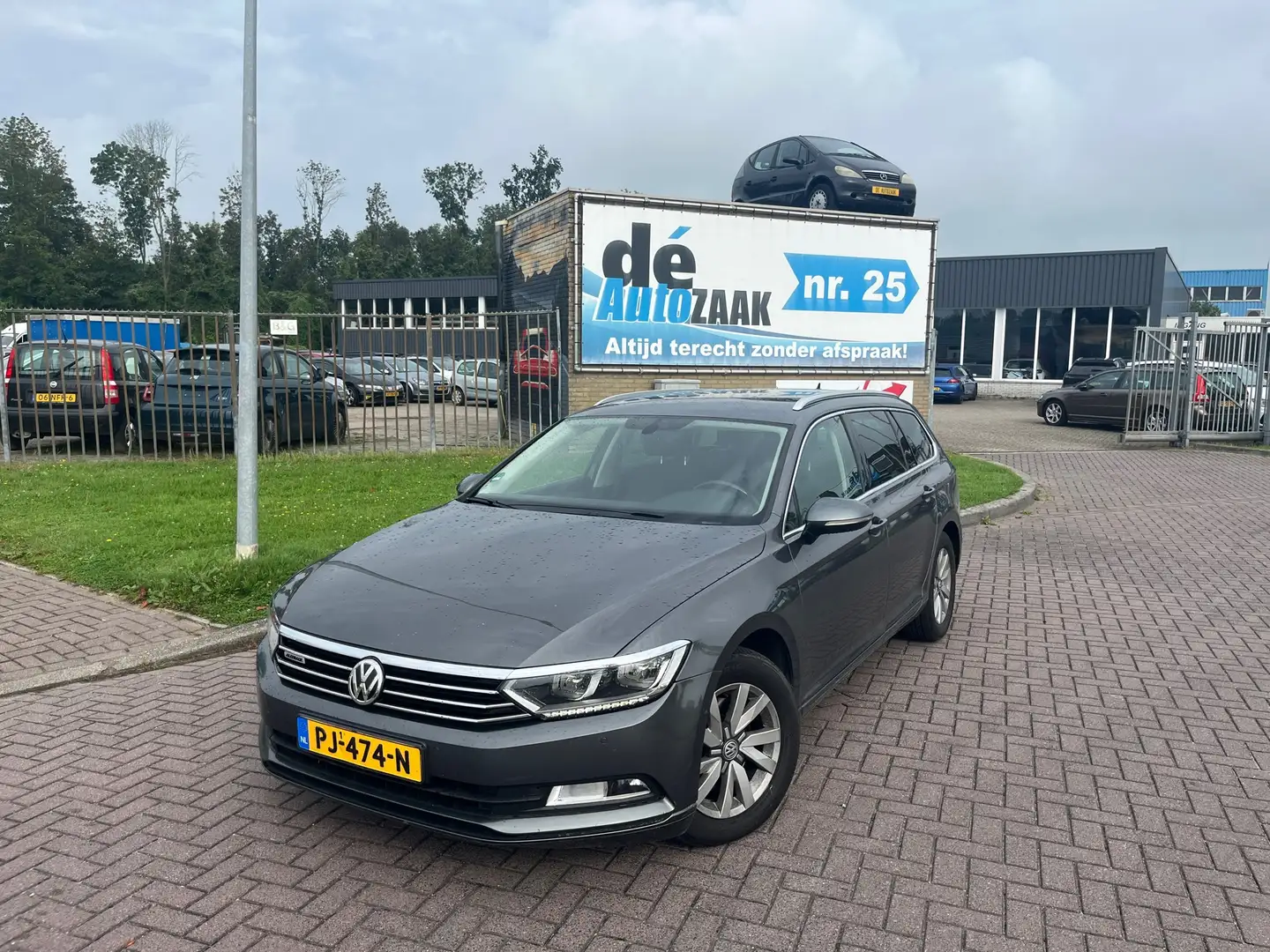 Volkswagen Passat Variant 1.6 TDI Comfortline Business Grijs - 1