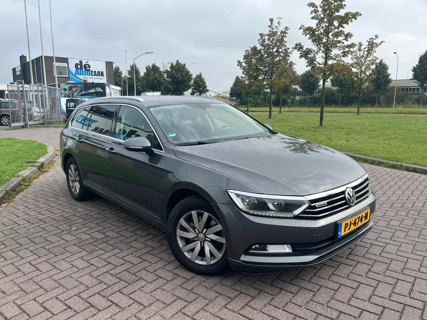 Volkswagen Passat Variant 1.6 TDI Comfortline Business Grijs - 2