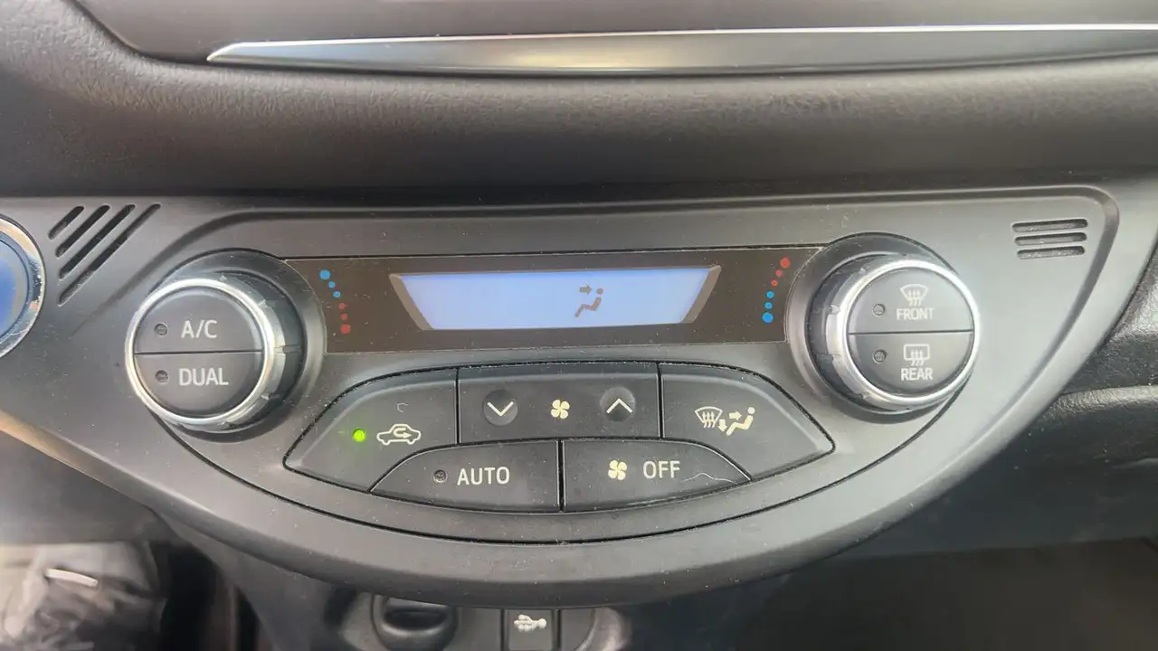 Toyota Yaris Yaris — photo 13